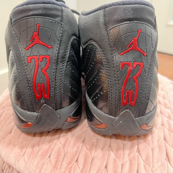 Men blk/red Jordan’s  gently worn - Picture 2 of 5